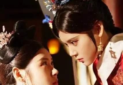 替身为凰,从凡尘替身到凤舞九天的传奇之旅